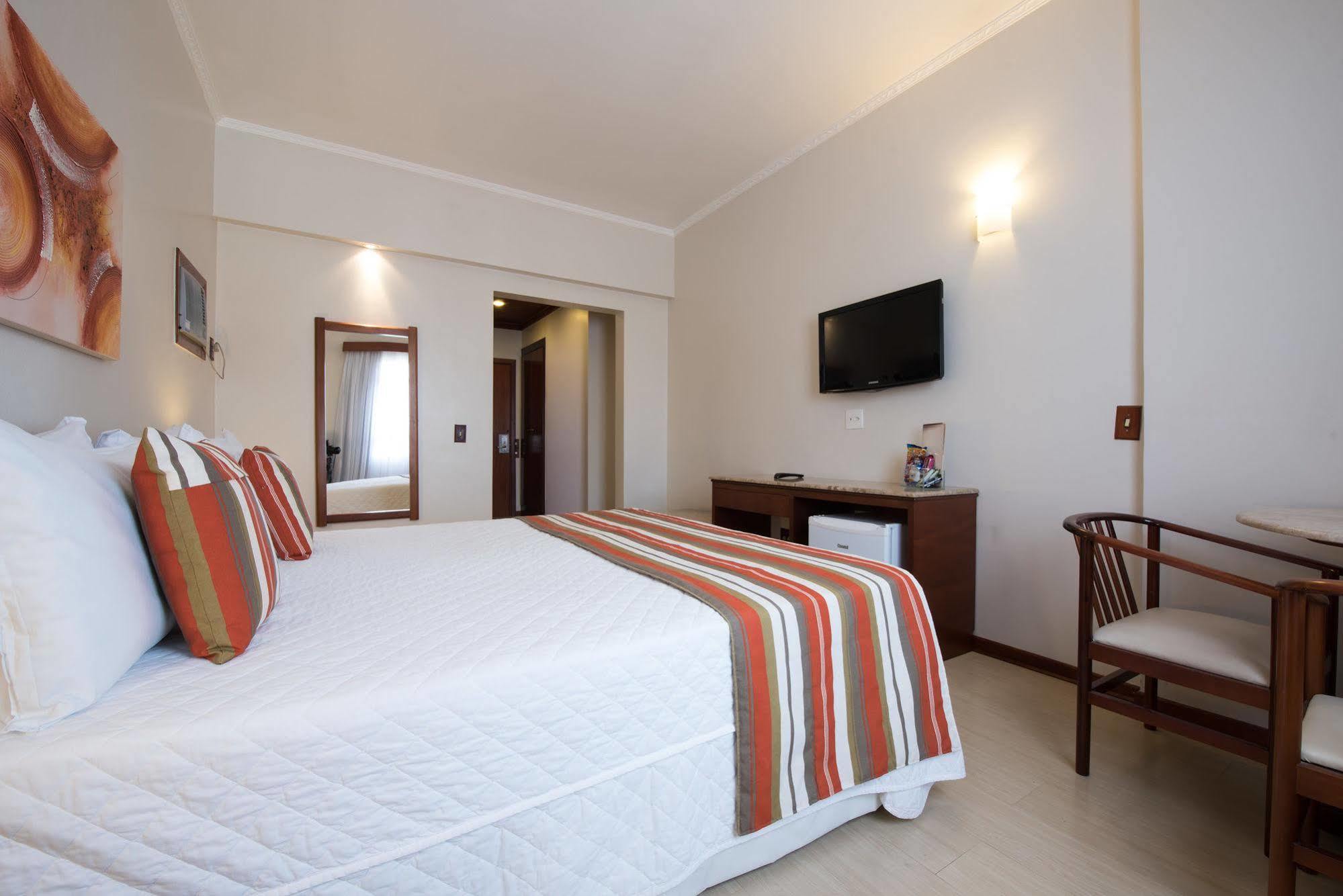 Hotel Carlton Plaza โปโซส เด คาลดัส ภายนอก รูปภาพ