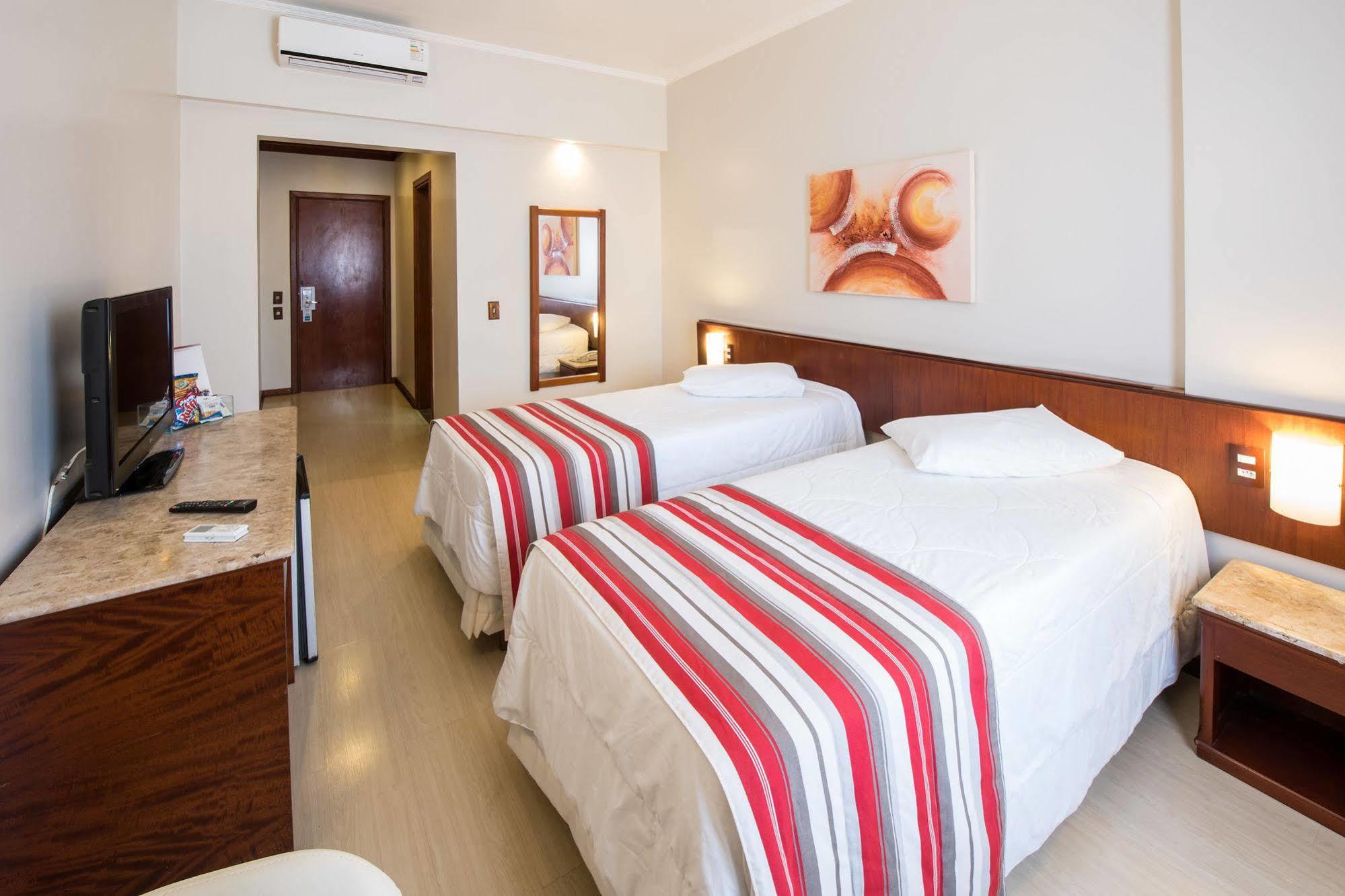 Hotel Carlton Plaza โปโซส เด คาลดัส ภายนอก รูปภาพ