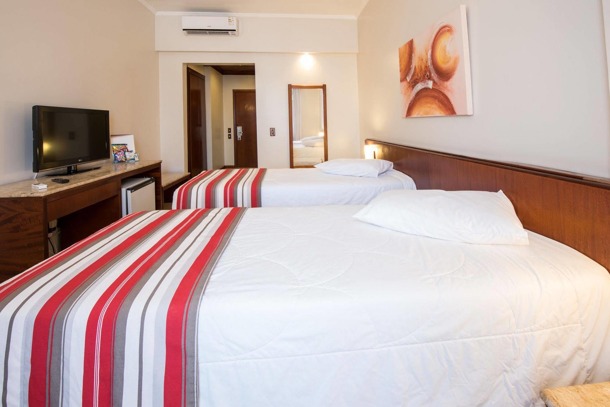 Hotel Carlton Plaza โปโซส เด คาลดัส ภายนอก รูปภาพ