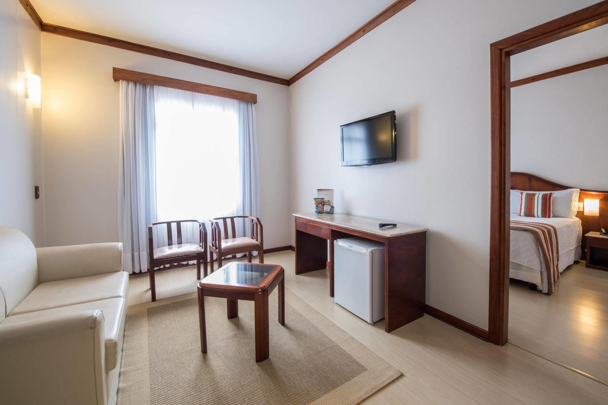 Hotel Carlton Plaza โปโซส เด คาลดัส ภายนอก รูปภาพ
